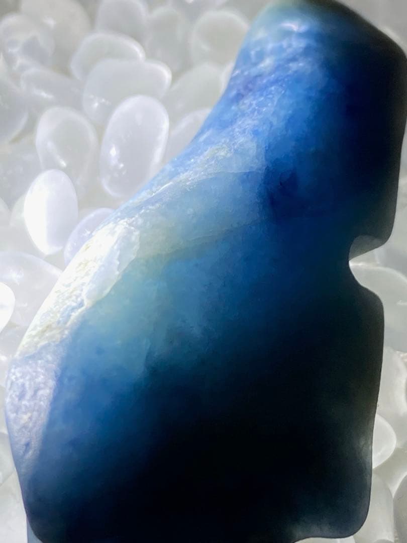 糸魚川翡翠 ひすい 入りコン沢の青 最上品質 とろみのある茄子紺ヒスイ