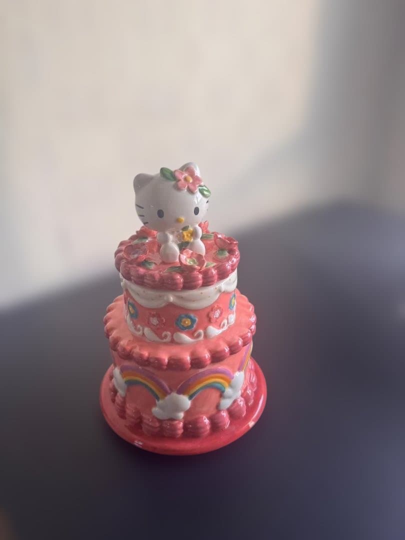 ハローキティ ケーキ型フィギュア