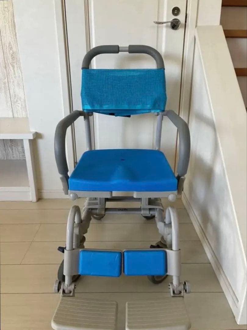 Uchie ウチエ　入浴用車椅子　シャワーラク4輪自在V 穴なしシート