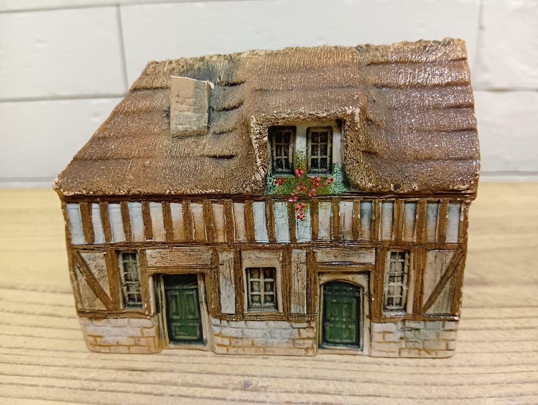 FROM JAPAN公式アカウント01 GAULT HOUSE