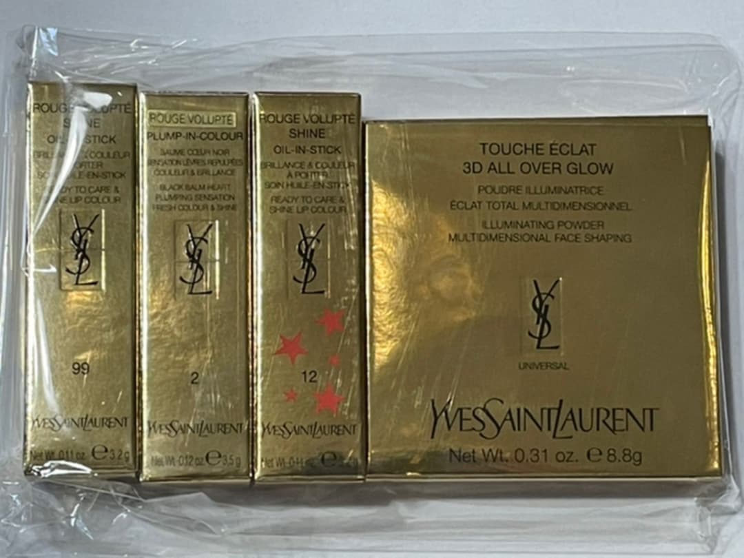 YSLイヴ・サンローラン ニューイヤーコフレ 4点 未使用抜き取りなし 公式オンライン限定】 数量限定、今だけのニューイヤー コフレ。 ご