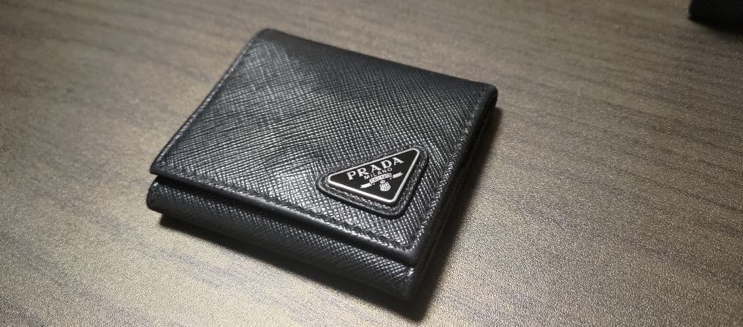【ほぼ新品】PRADA ブラック サフィアーノレザー ケース PRADA【入手困難】☆サフィアーノレザー iPhoneケース☆ 全色 (PRADA