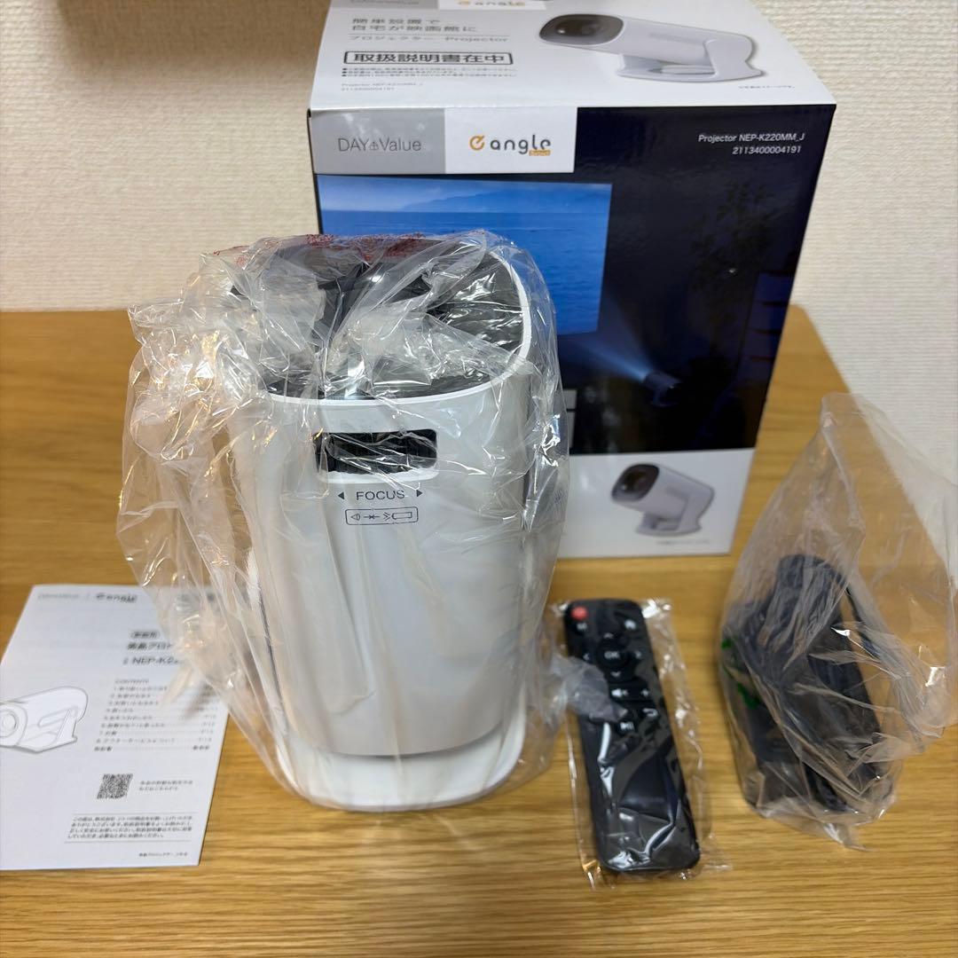 【ほぼ未使用】　プロジェクター　ニトリ 完売していた“ニトリの1万円を切るプロジェクタ”、再入荷。取り扱い