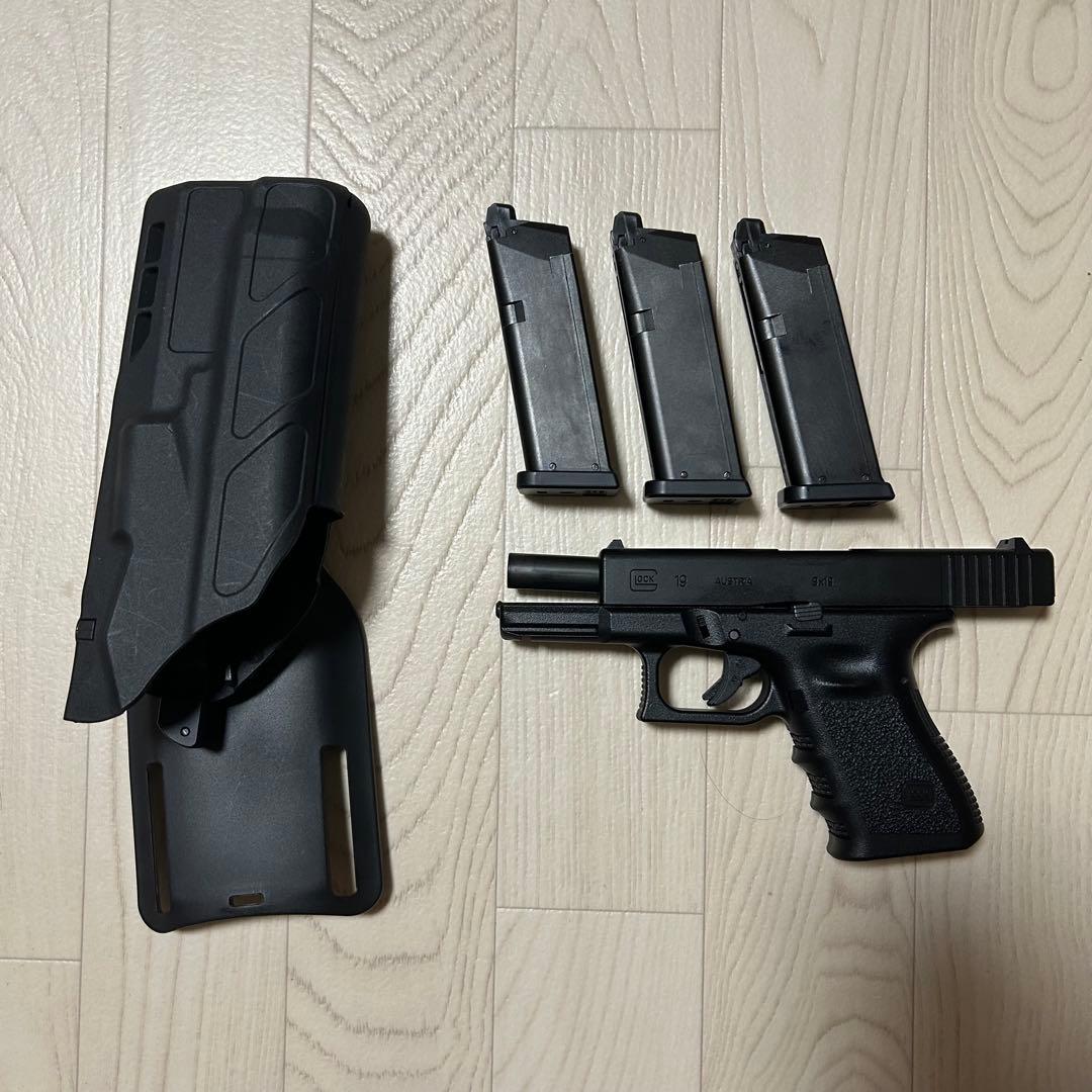 Glock 19 エアガン ブラック マガジン3個、ホルスター付き