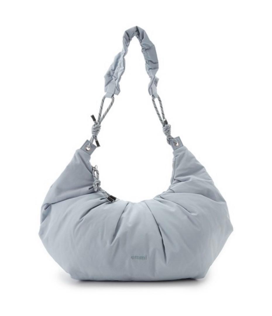 【emmi atelier】ムーン型ボディーバック ライトブルー