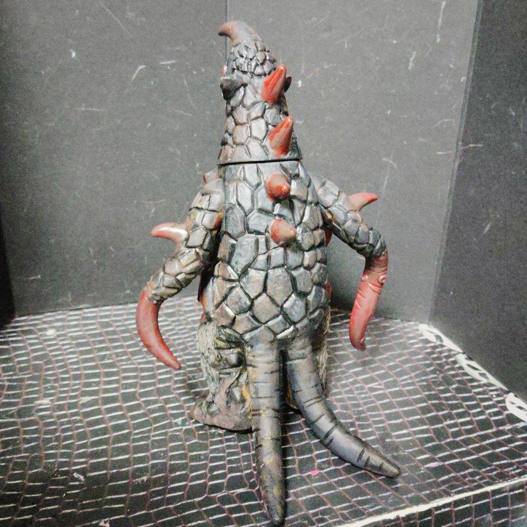 上野淳子ウルトラ怪獣旧型ソフビ