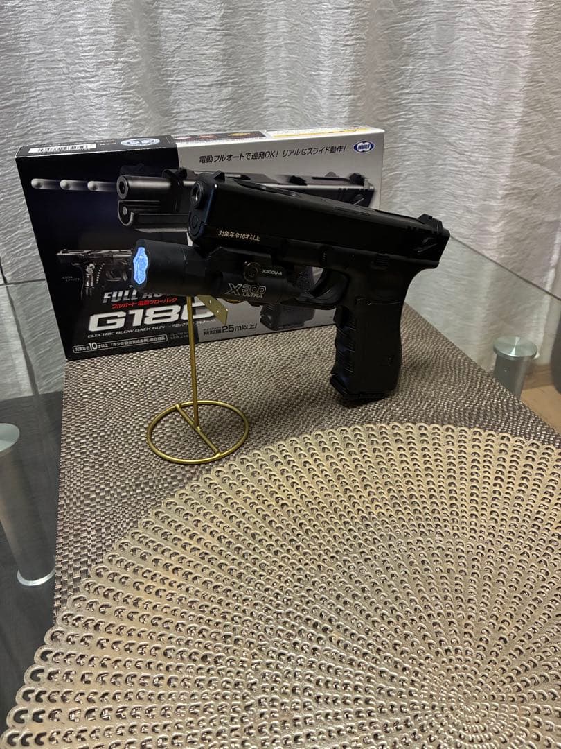 美品　東京マルイ　カスタム品　グロックG18C 強化ピニオンギア　ライト付き