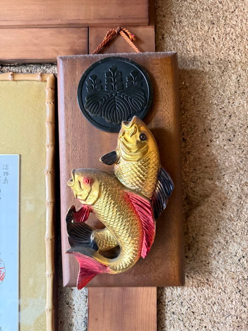 木製 魚の彫刻 壁掛け　家紋