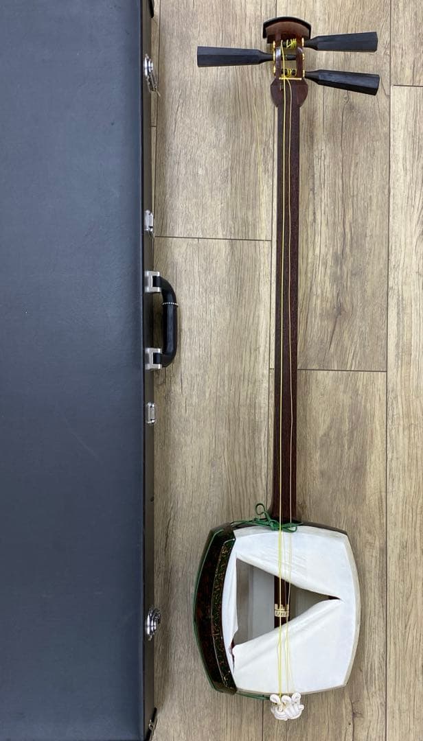 金細　津軽三味線　極太軸　ケース付　全長103㎝　トコヒ　東な7-0210④