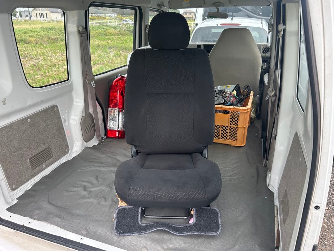 【美品】200系ハイエース　5型　運転席シート