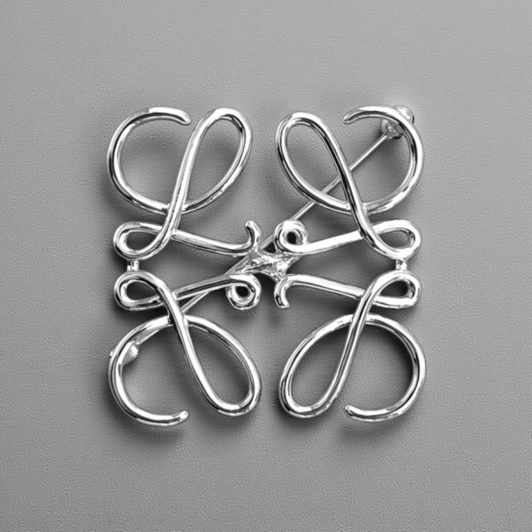 現行モデル 美品 ロエベ アナグラム ブローチ パラジウム シルバー メタル