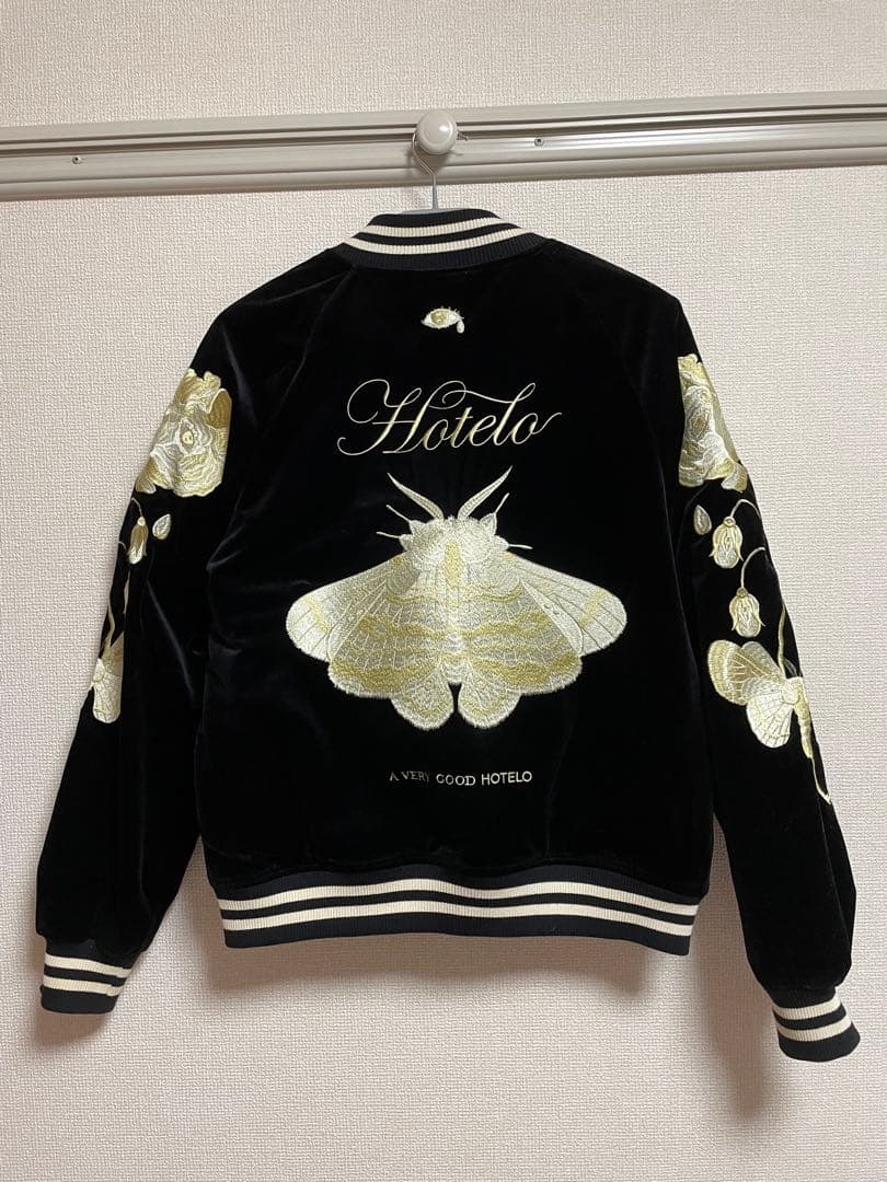HOTELO 蛾刺繍スタジャン【未開封・タグ、箱付き】 - メルカリ