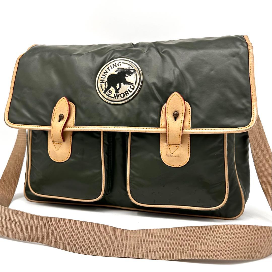 ハンティングワールド　メッセンジャーバッグ　デカロゴ金具　A4可　大容量　カーキ