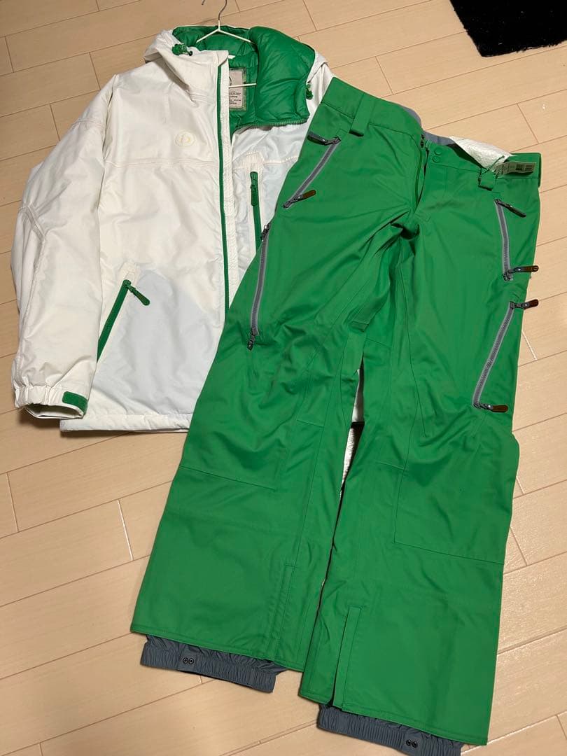 【新品】BURTONスノーボードウェア ホワイト＆グリーン セット