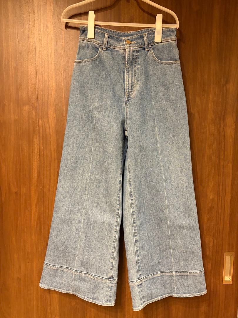 アナイワイドパンツ