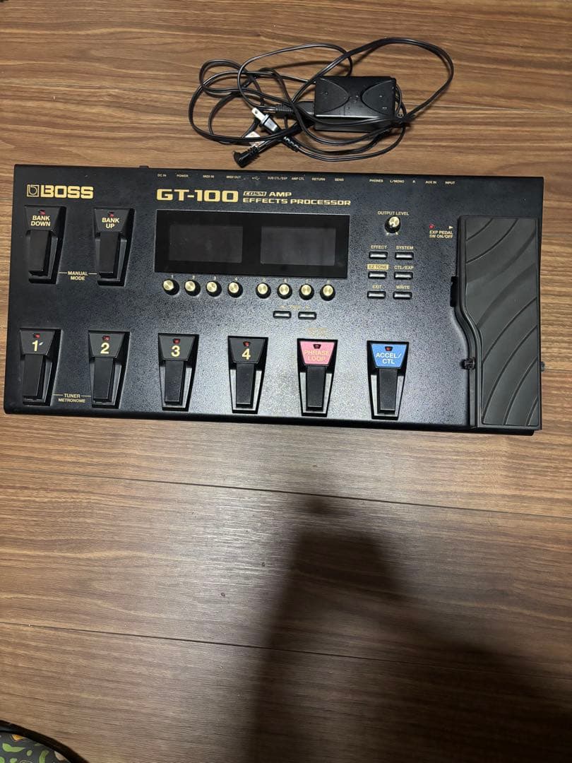 GT-100 BOSS マルチエフェクター　ボス BOSS GT-100 - 2018年3月までBOSS GTシリーズの最高峰に君臨したマルチ