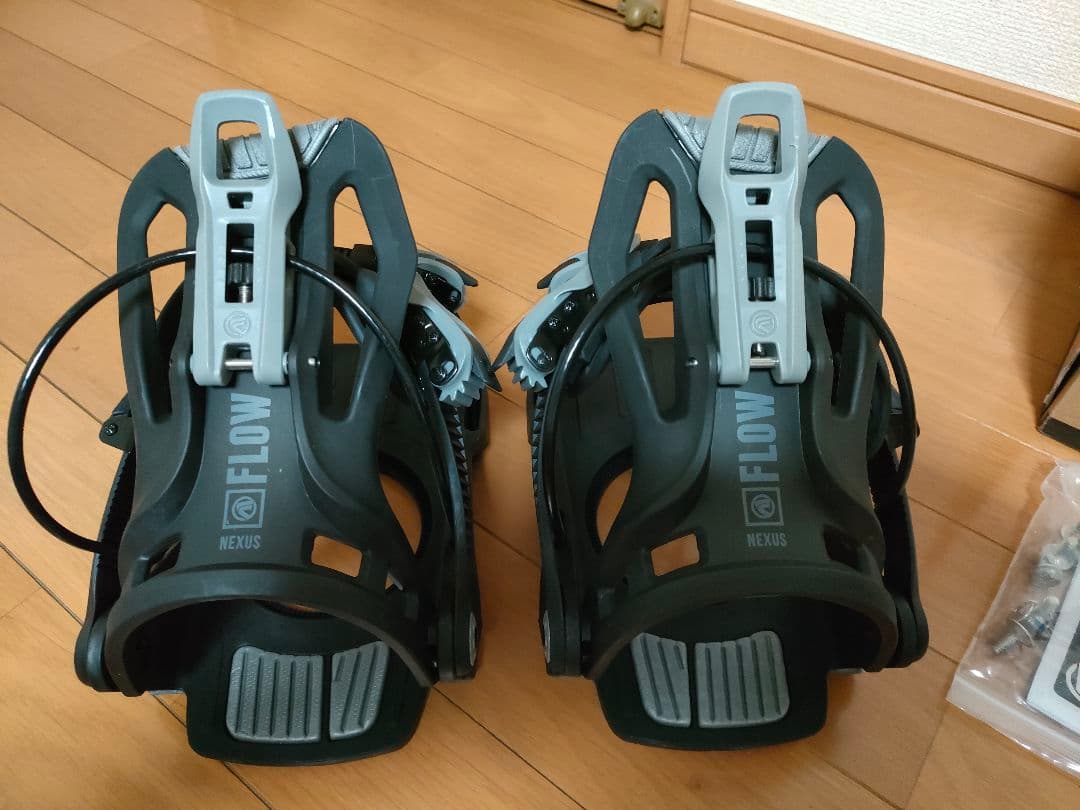 FLOW(フロー)　NEXUS LTD　Mサイズ(22.5〜26.5cm)