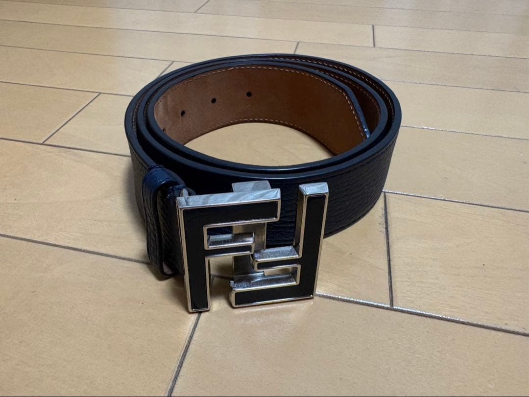 Fendi ネイビー レザーベルト Fロゴバックル モンスターアイズ
