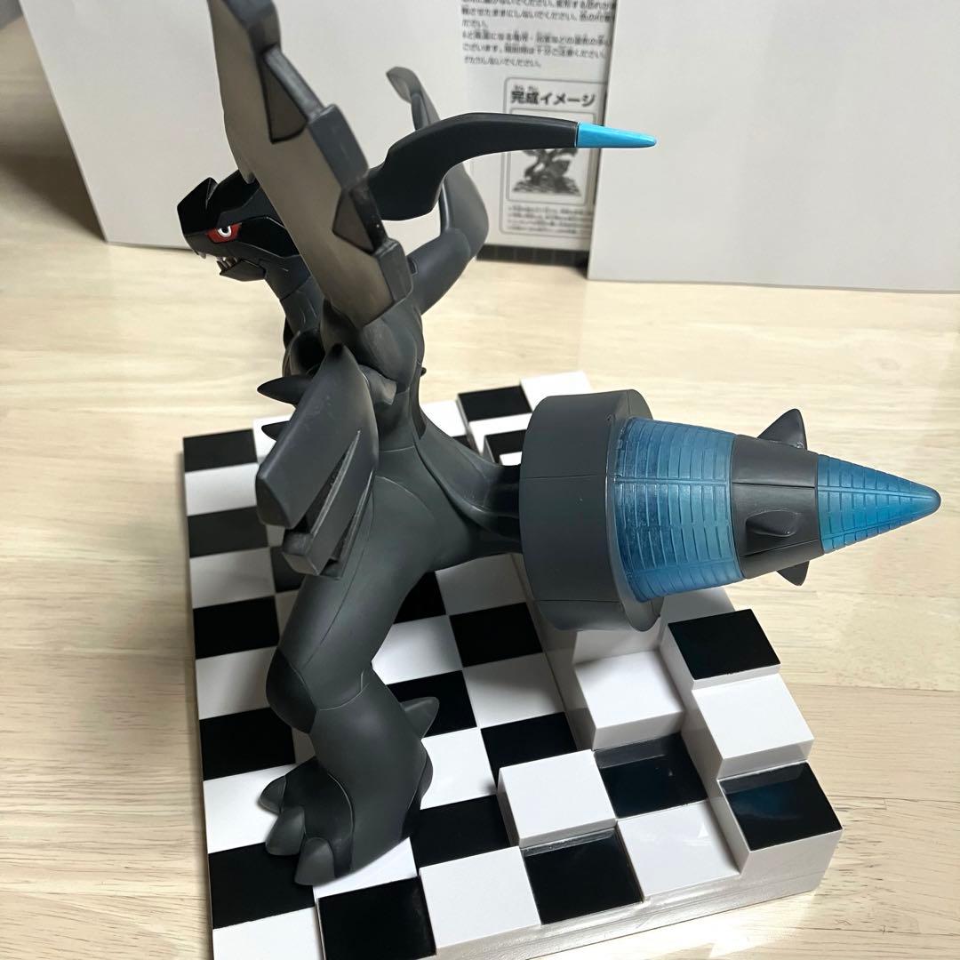 ポケモン わくわくゲットくじ ゼクロム フィギュア - メルカリ