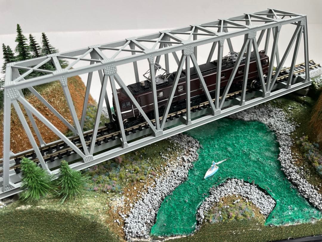 Nゲージ トラス橋ミニジオラマ　EF58機関車付き Nゲージ鉄道模型ディスプレイジオラマ 【ミニミニ橋梁】ミニチュア