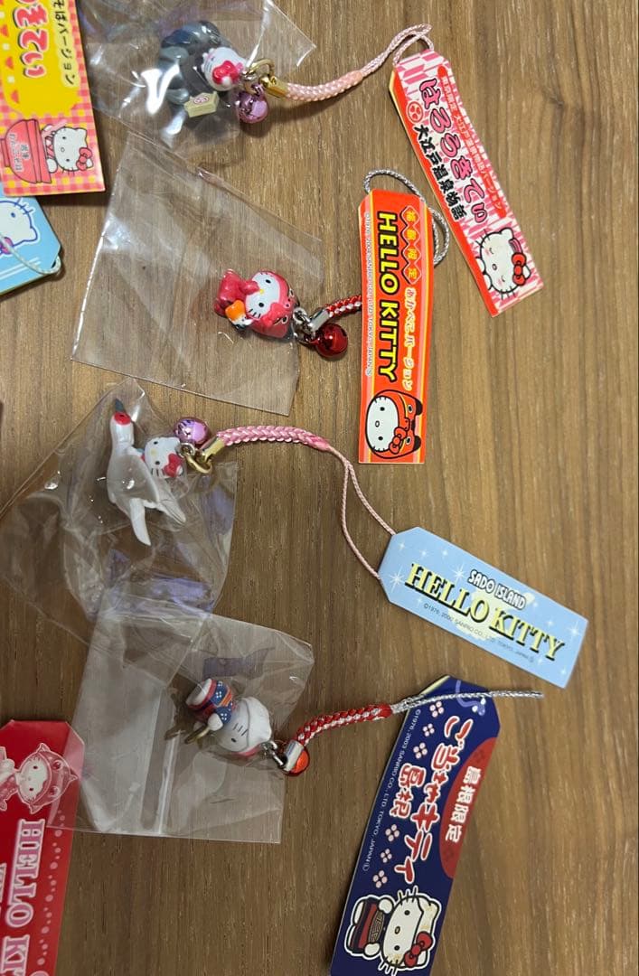 ご当地キティ 根付け 8種セット おまとめ売り - メルカリ