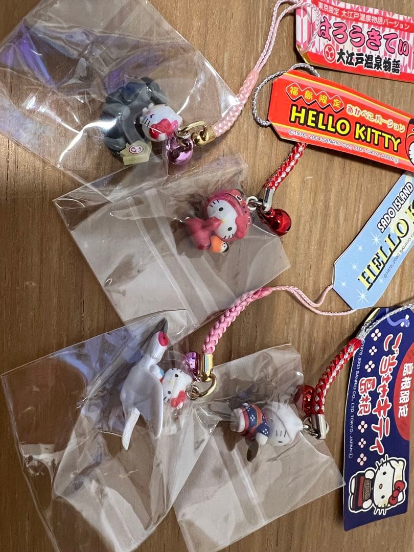 ご当地キティ 根付け 8種セット おまとめ売り - メルカリ