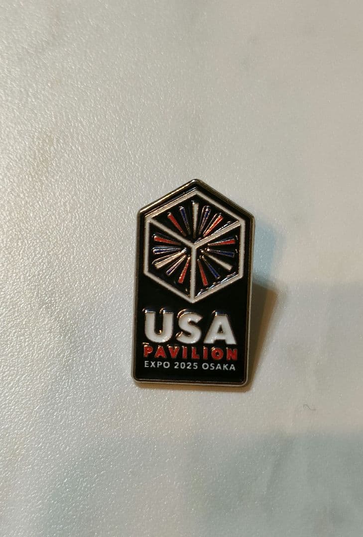 大阪万博　USA　アメリカパビリオン　ピンバッジ 非売品】大阪関西万博2025 USA Pavilion Expo ピンバッジ - メルカリ