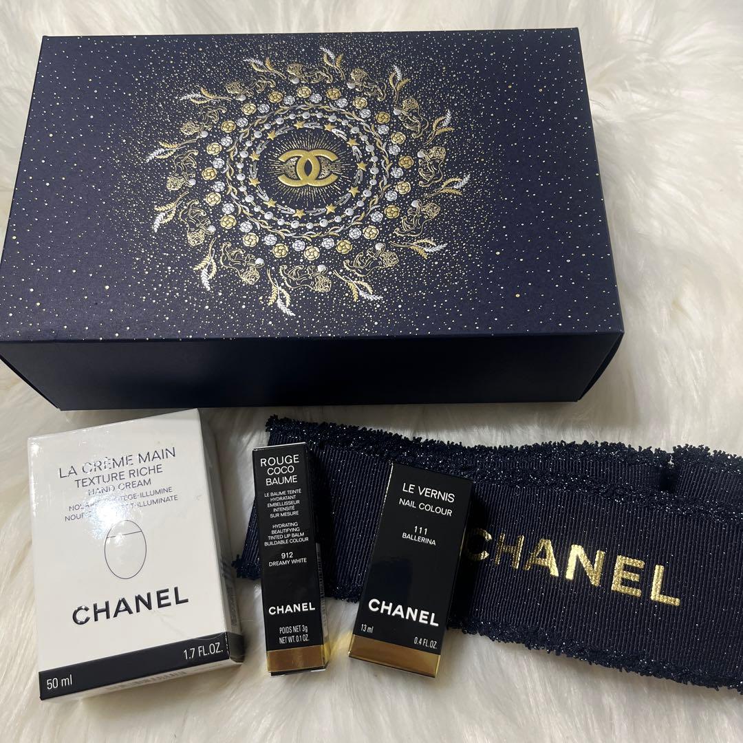 CHANEL クリスマスコフレ 2025 限定ポーチ　付き