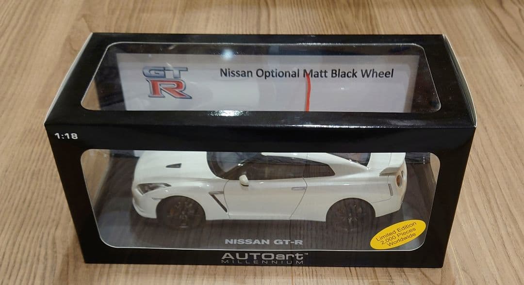 【新品】Nissan GT-R 1:18 限定モデル　AUTOart【未開封】