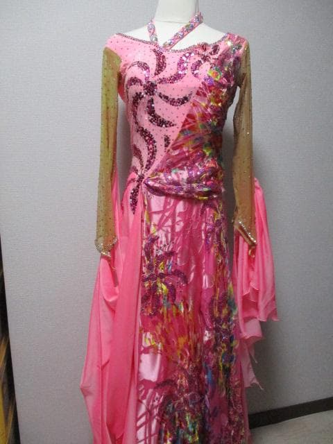 社交ダンス　ROBINHOODロビンフッド　ピンクキラキラドレス ROBINHOOD-ロビンフッド (@robinhoodosaka) • Instagram photos and videos