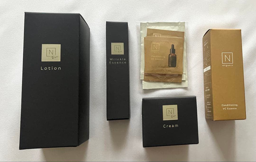 NオーガニックVie ローション クリーム パックエッセンス 4点セット&おまけ
