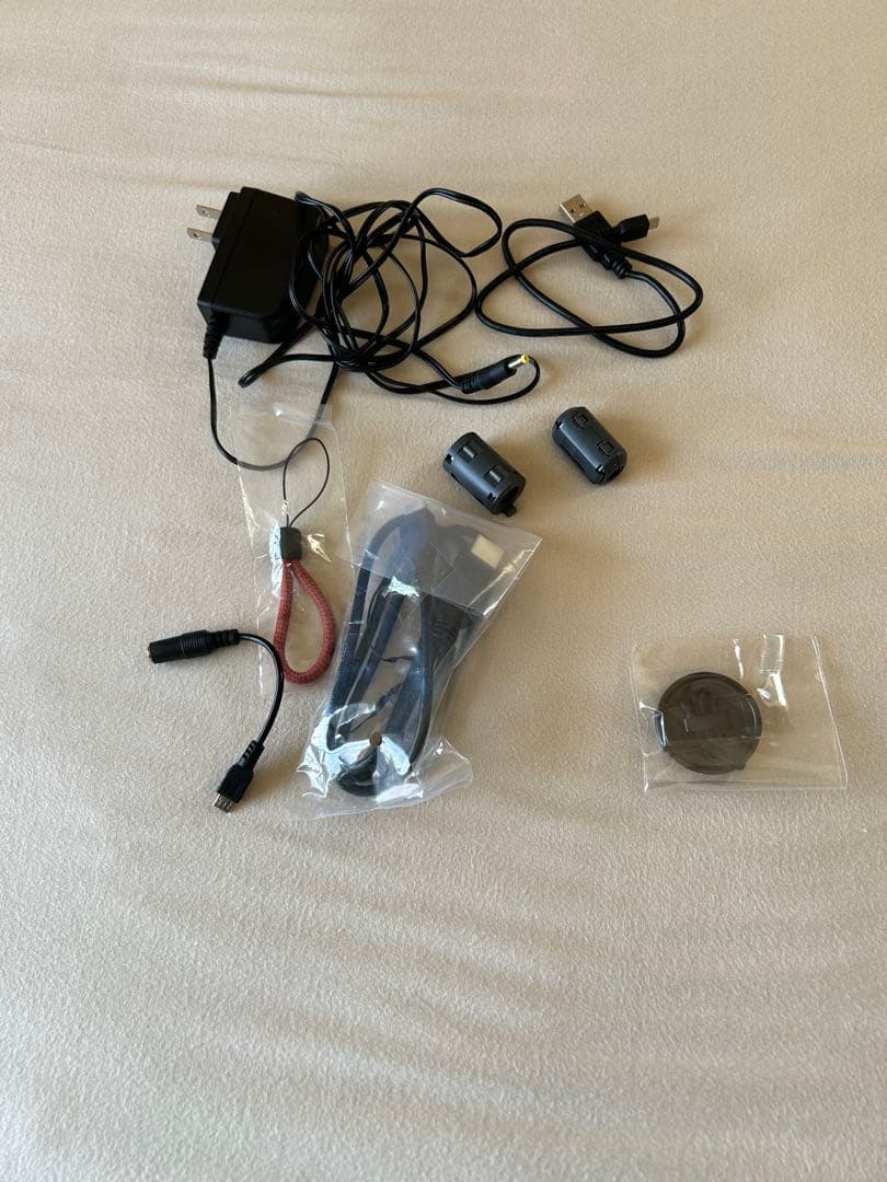 JVC Everioエブリオ GZ-R470 SDカード2枚セット - メルカリ