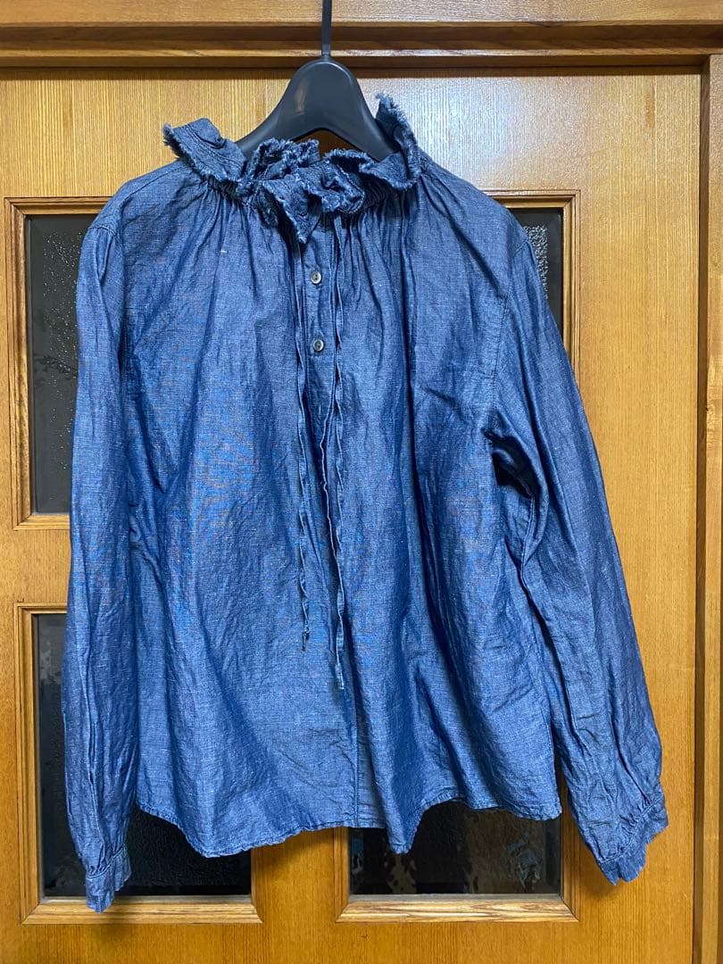 ダークブルー フリル付き長袖シャツ
