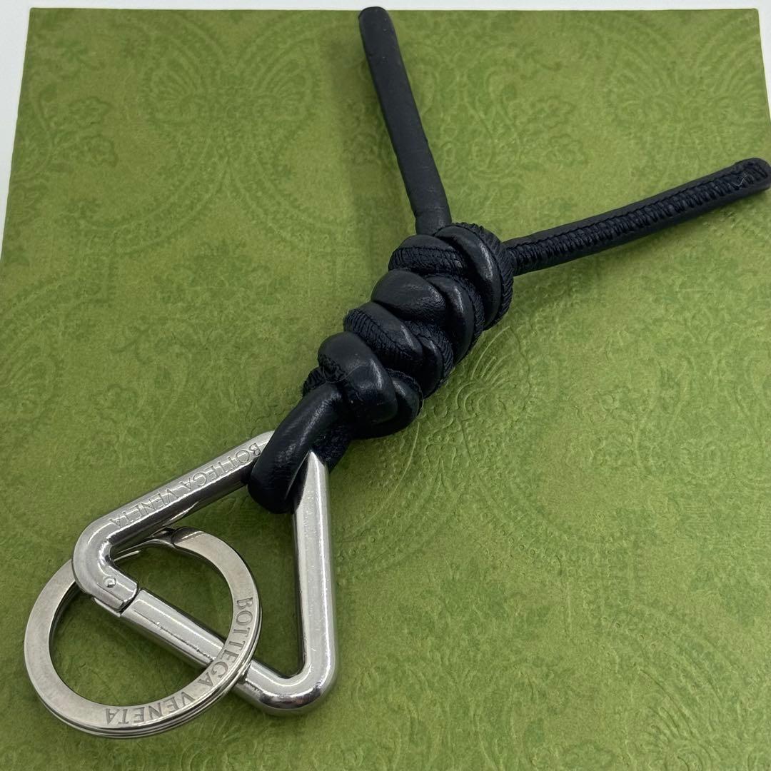 ボッテガヴェネタ トライアングル キーリング 黒 076012