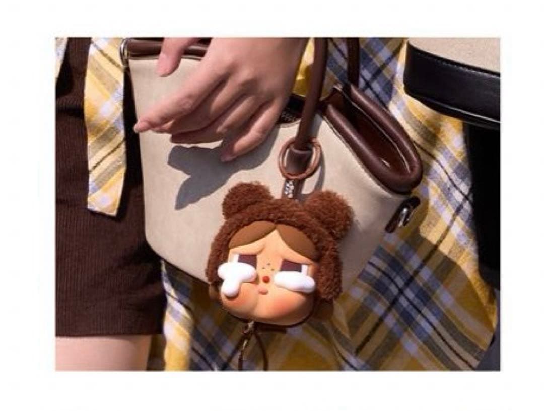 POPMART Crybaby crying again イヤホンケース 熊くま - メルカリ