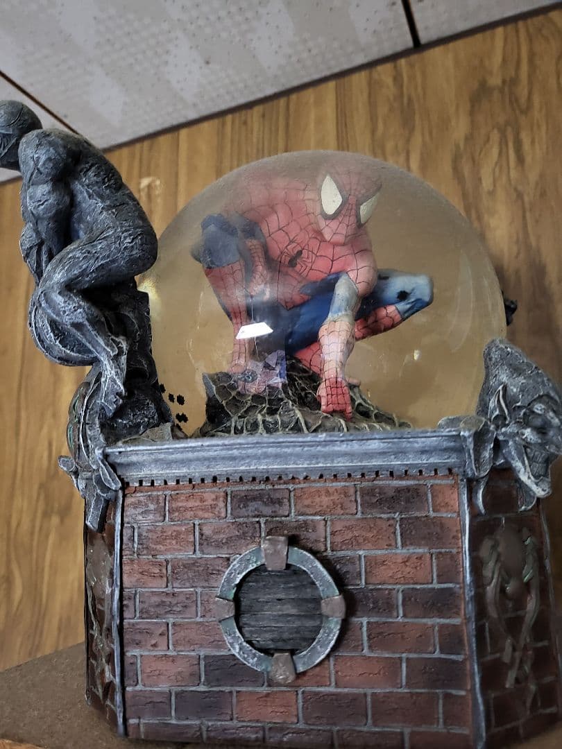 スパイダーマンスノードームフィギュア