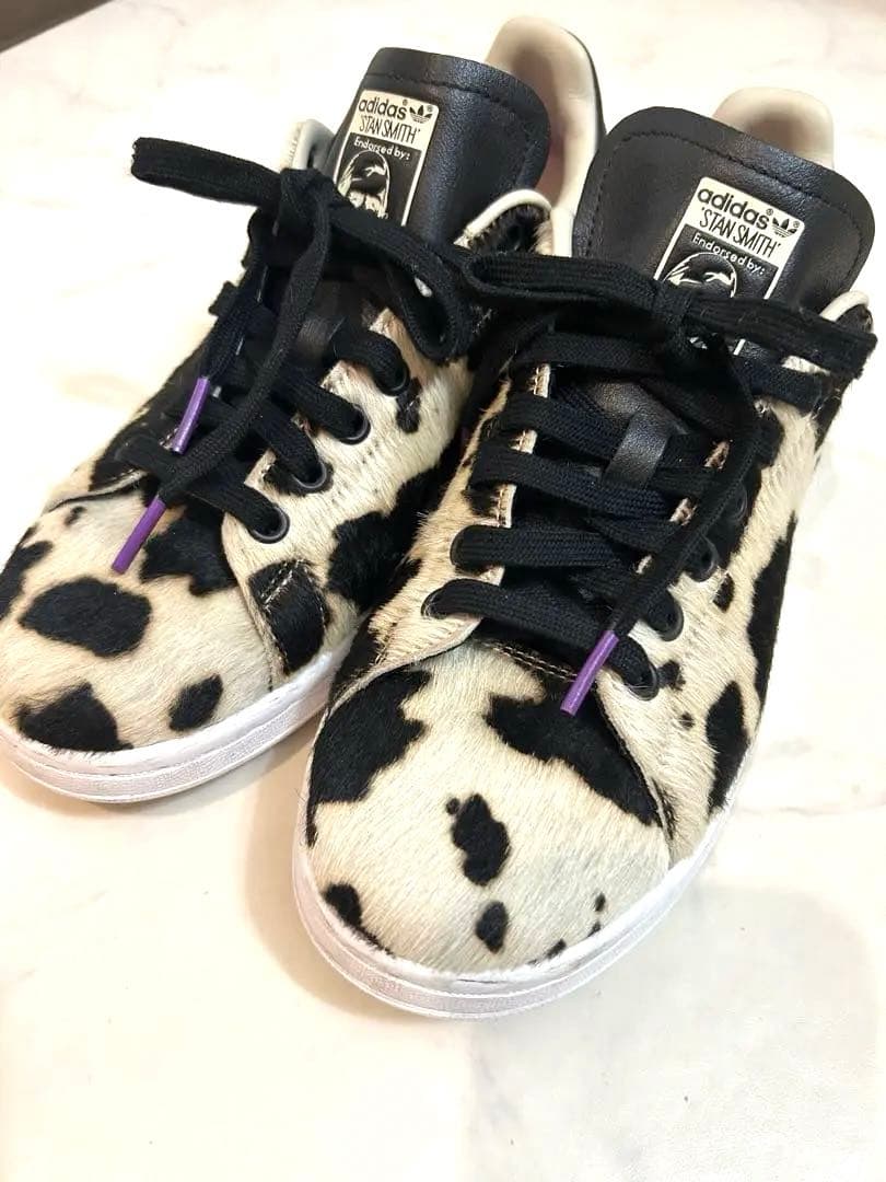 美品 adidas スタンスミス 牛柄 ハラコ 25.5 - メルカリ