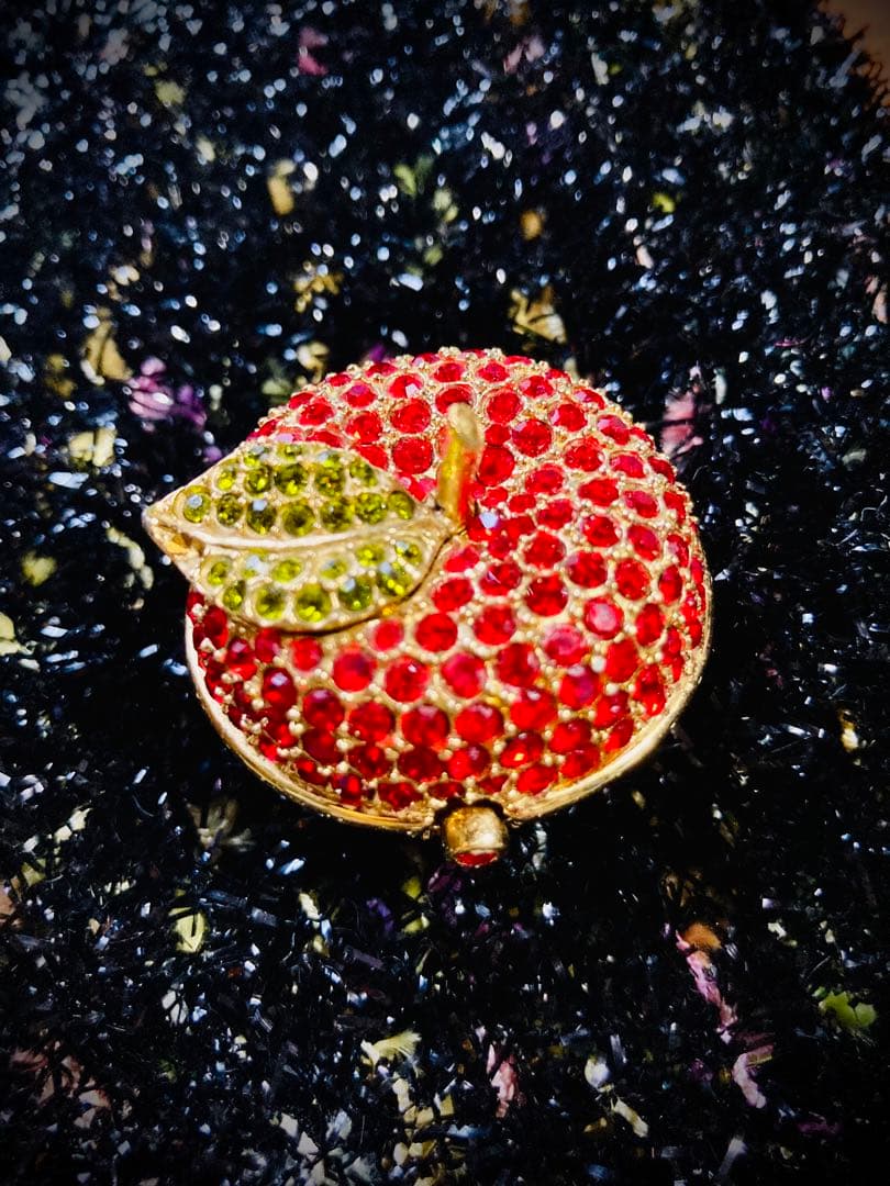 希少】ESTEE LAUDER 練香水 コンパクト - メルカリ