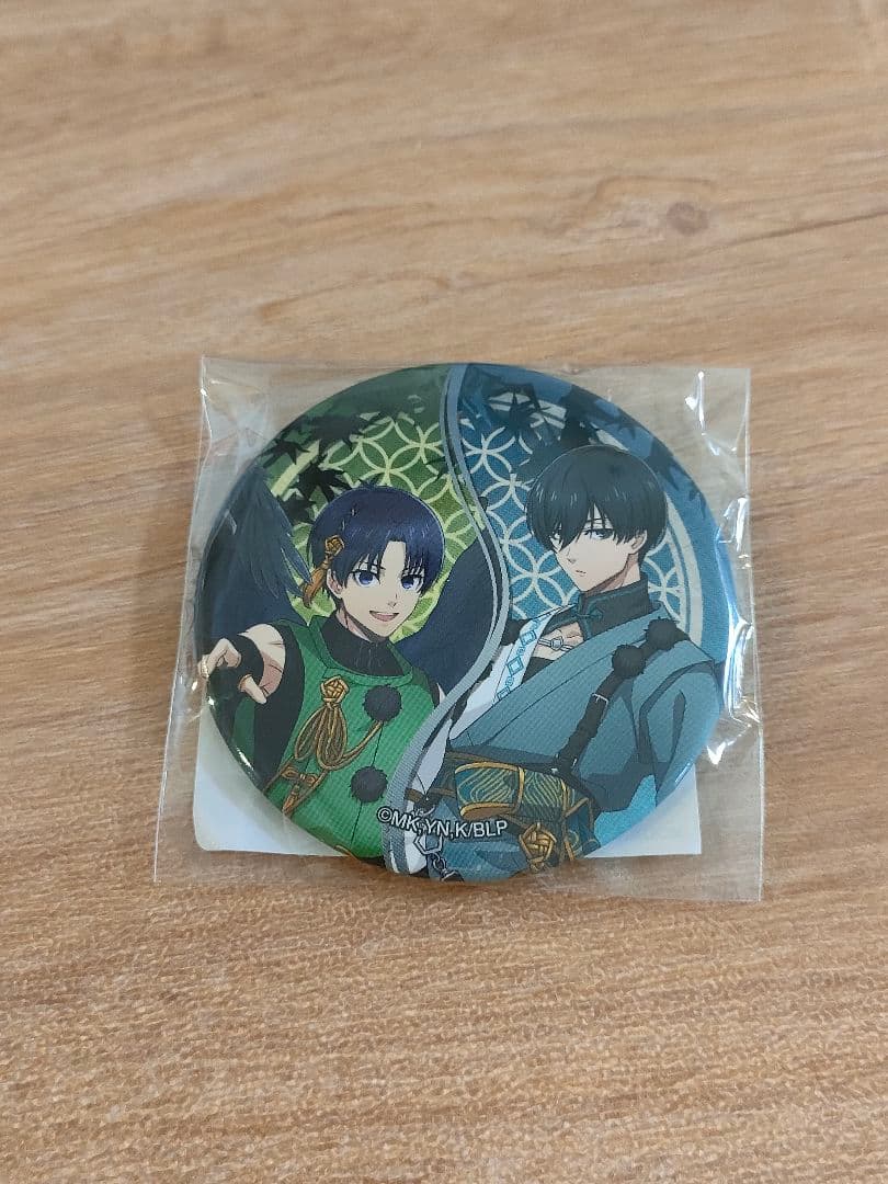 潔世一＆糸師凛 缶バッジ ブルーロック SMILE BASE CAFE 2個 - メルカリ