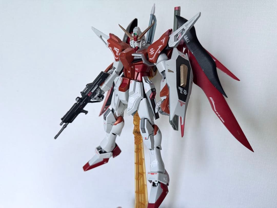 MG デスティニーガンダム ハイネ・ヴェステンフルスカスタム(全塗装) MGデスティニーガンダム(ハイネ機)全塗装、トップコートを吹きつけ完成