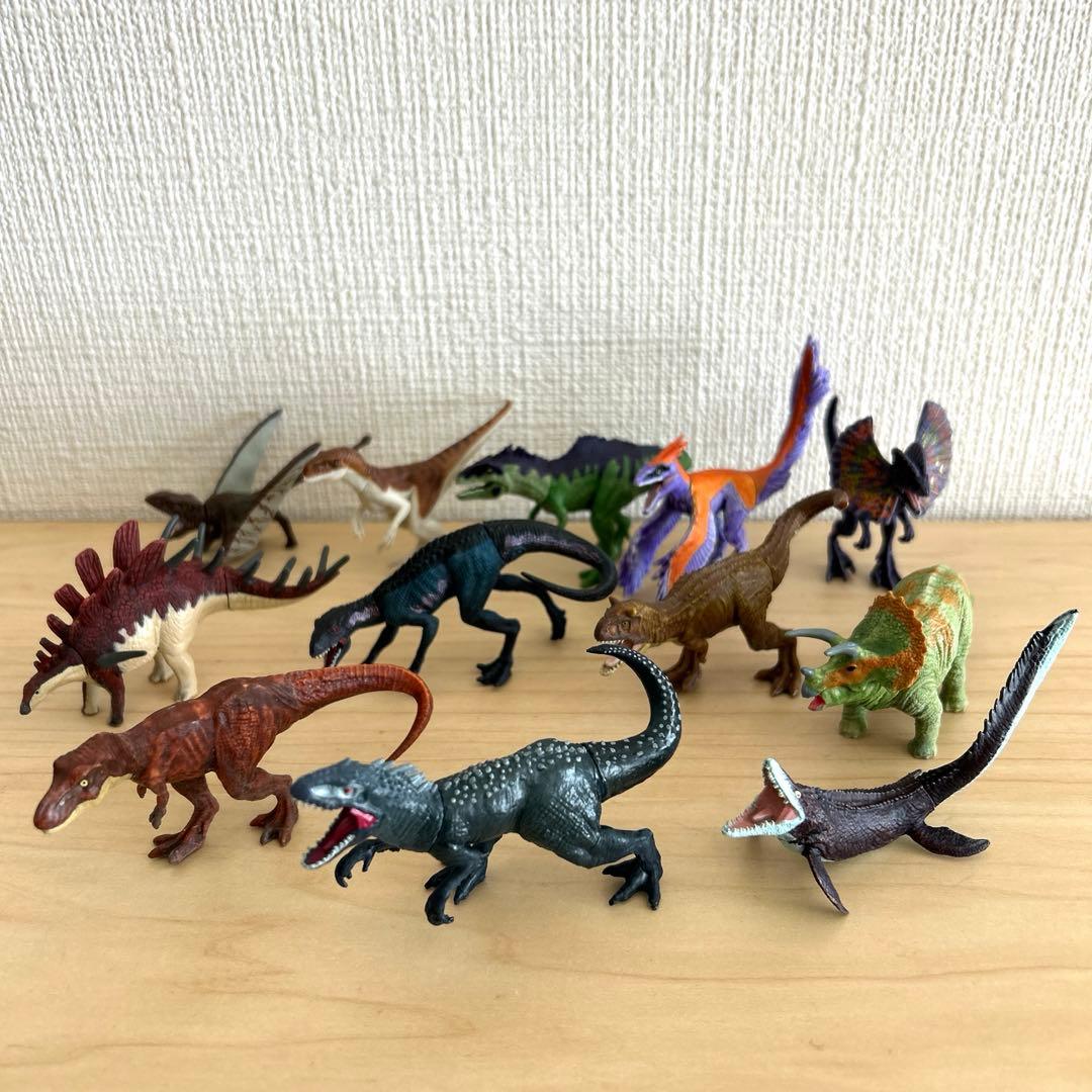 キャプティブズ ジュラシックワールド カラーチェンジ 恐竜 フィギュア