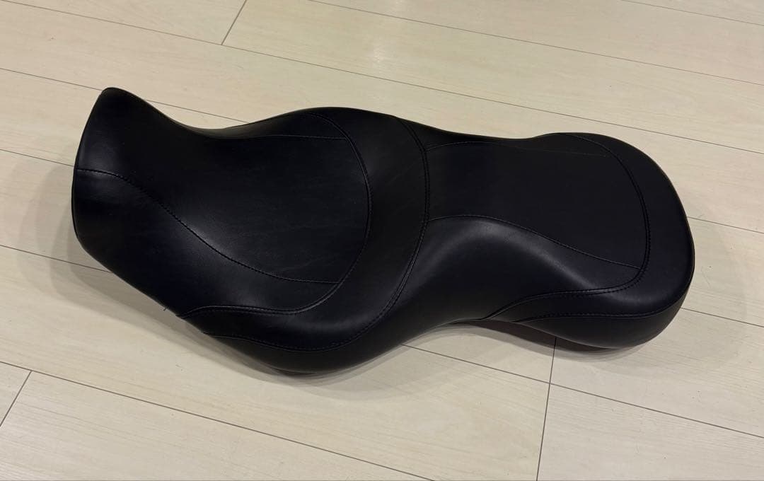 ハーレーダビッドソン ダイナ 純正 シート ダイナ FLD FXD ハーレー ダイナ FXDL FLD FXDWG 06-17 年 純正オプション 本革サドル