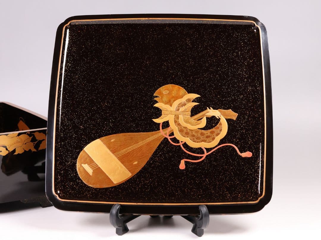 MA698】加賀蒔絵 饅羹重 楼閣山水楽器唐草 金蒔絵 木製 饅頭箱 菓子器