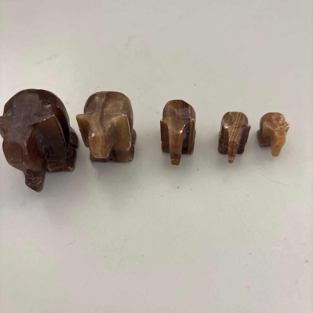 象の石彫刻セット 5個 Amazon.co.jp: ソープストーン彫りの象の置物 母ゾウの彫刻 内側に