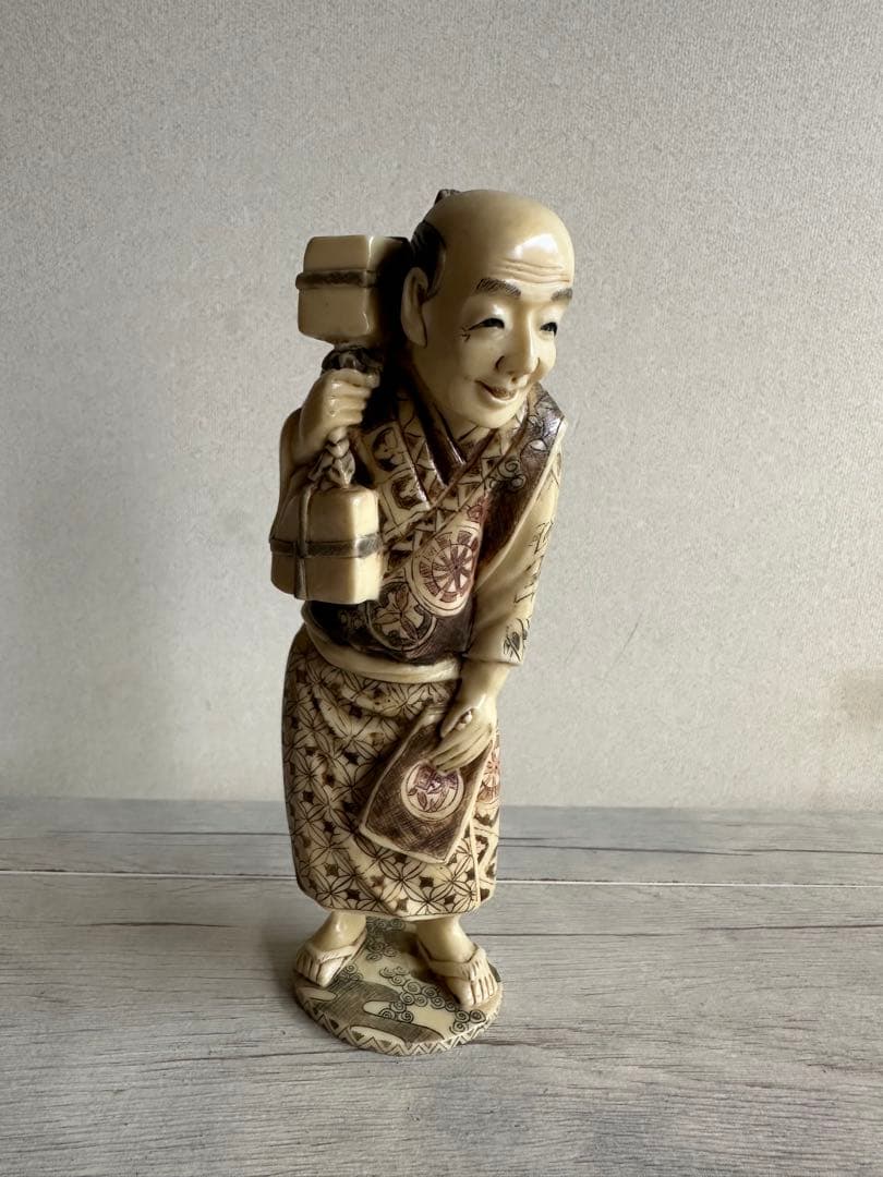 昭和レトロ 和風置物 細密彫刻 樹脂製 骨董品 アンティーク 極上 根付 狸 彫刻 置物 細密細工 骨董 アンティーク 在銘 - メルカリ