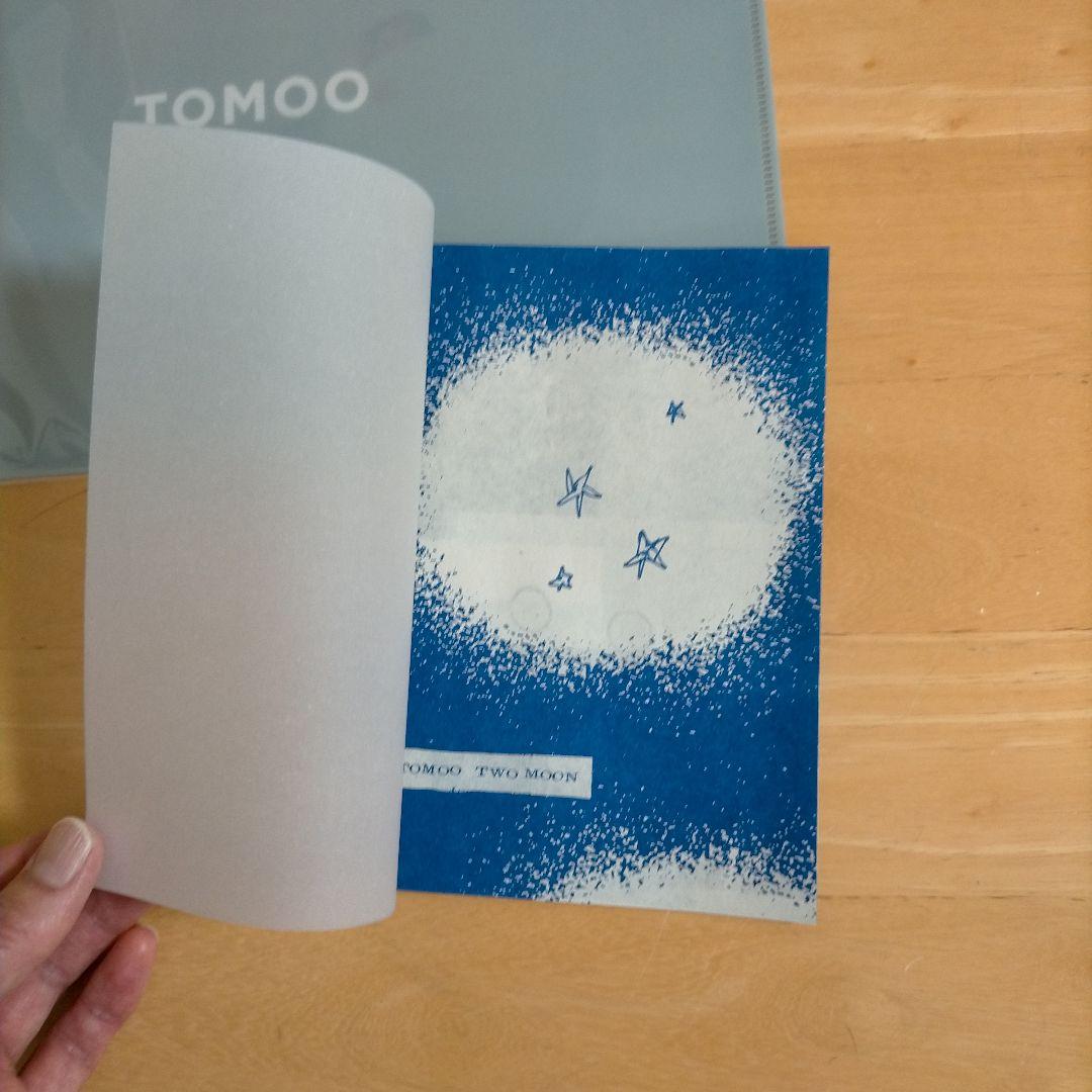 TOMOO 「TWO MOON」クリアファイルとZINE - メルカリ