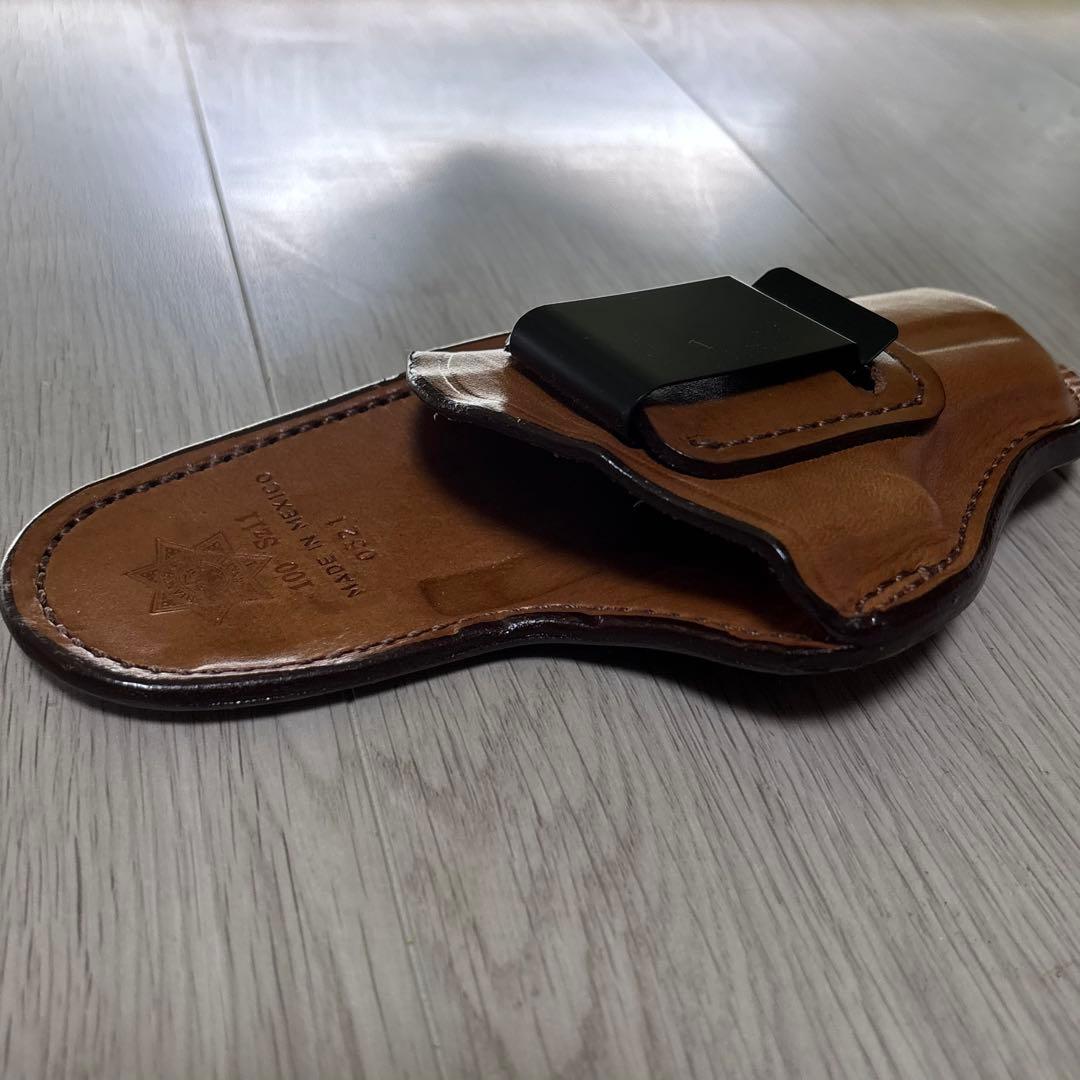 美品 牛革 ビアンキ レザーホルスター モデル100 - メルカリ