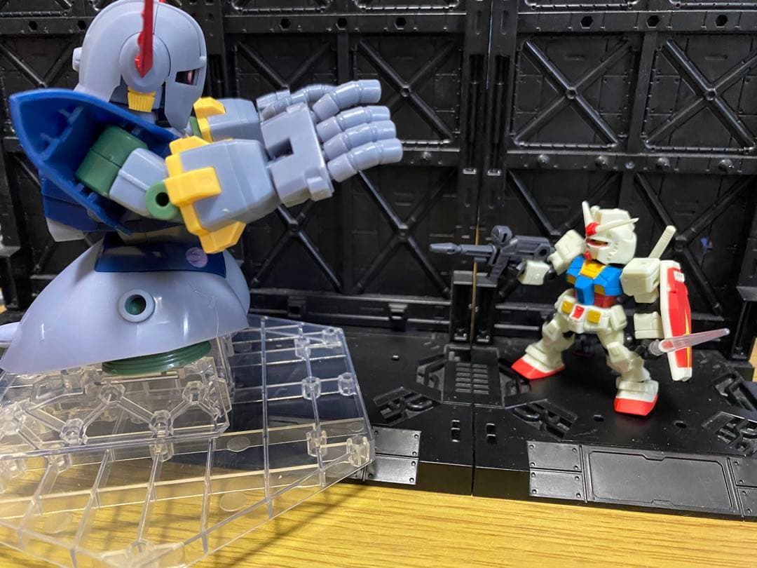 モビルスーツアンサンブルEX51 パーフェクトジオング塗装中