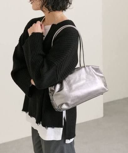 イアパピヨネ　 ロングハンドル　ボストンバッグ　シルバー