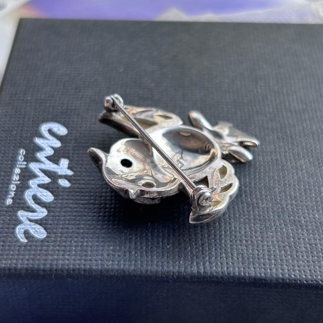 entiere【シルバー925＆ガーネット＆マルカジットのベル】美しいブローチ